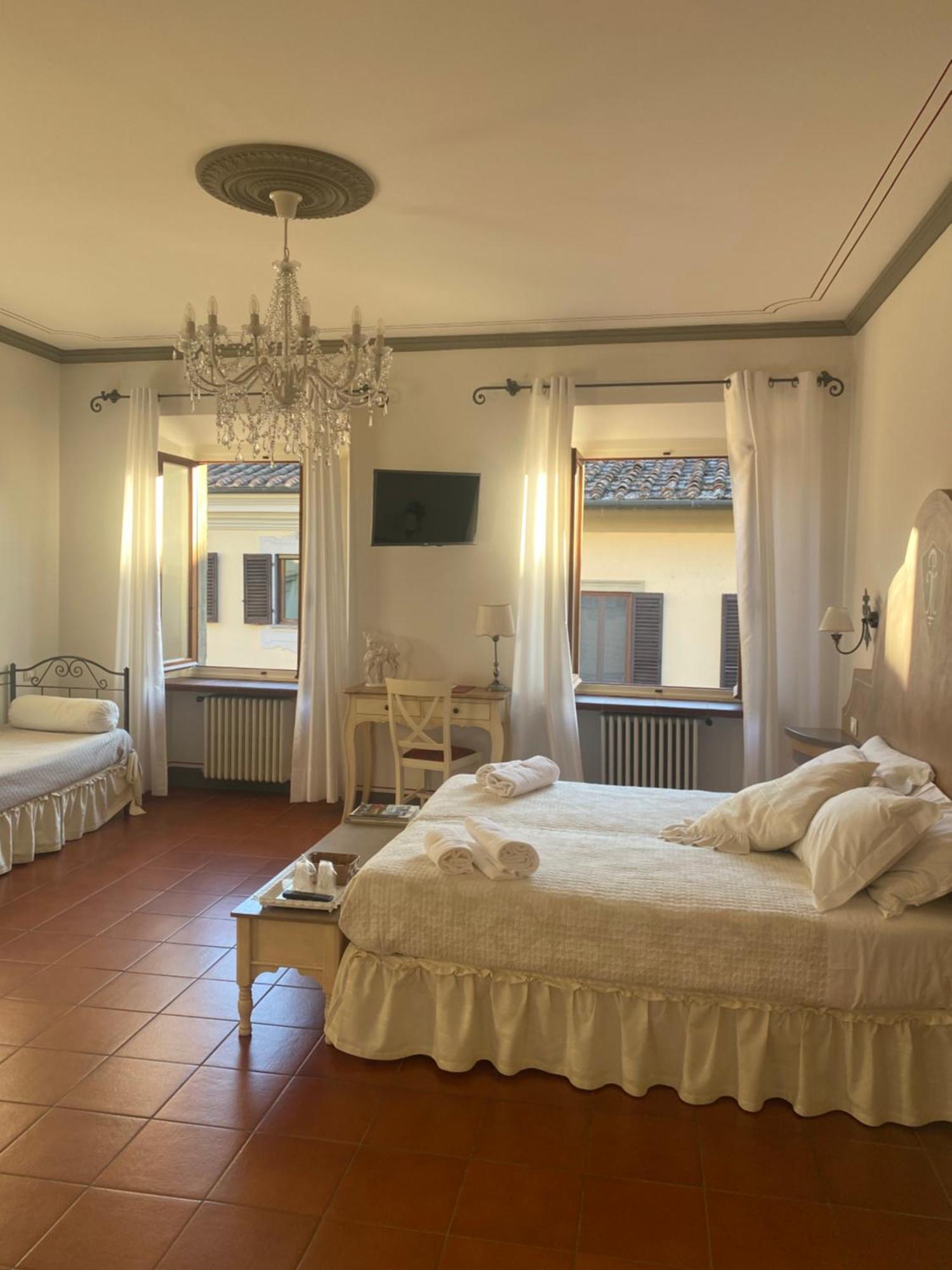 Palazzo Mari Suite & Rooms B&B Montevarchi Εξωτερικό φωτογραφία